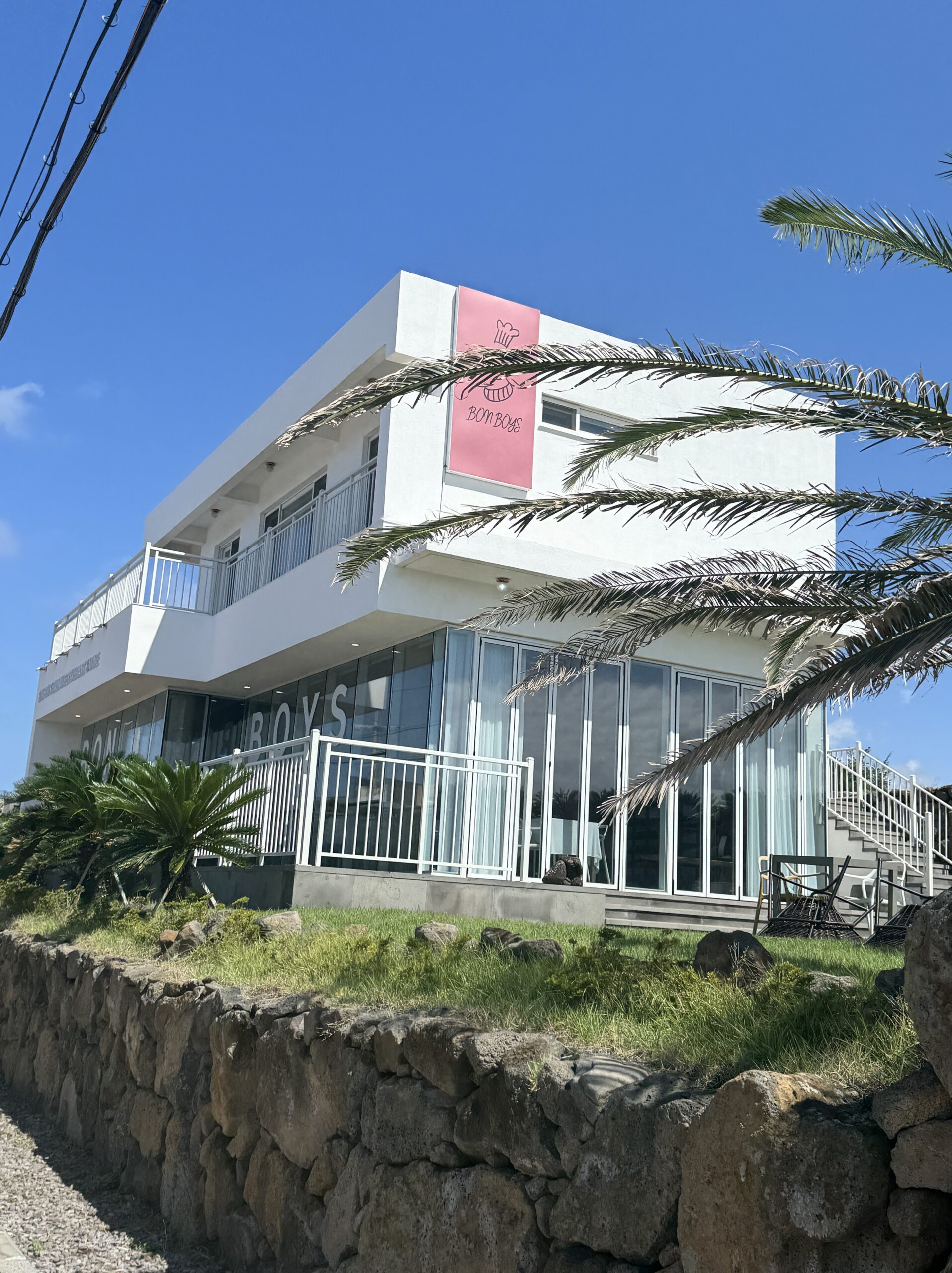 Brunch with a View: Stunning Ocean Sights and Tasty Plates at Bonboys Aewol!